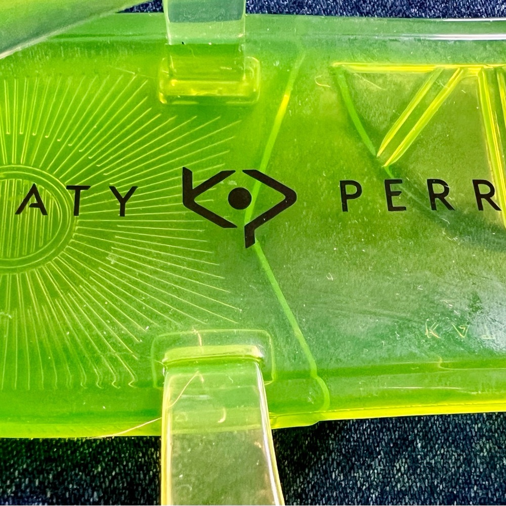 Katy Perry Geli Flat Sandal in the "Avocado" - Picture 5 of 6